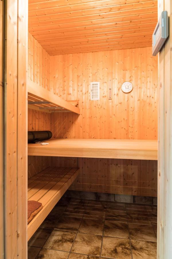 Yes, It Is Retro - Big With Indoor Pool Villa Wien
