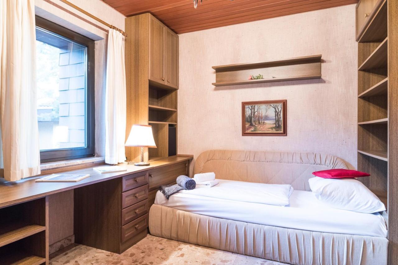 Yes, It Is Retro - Big With Indoor Pool Wien